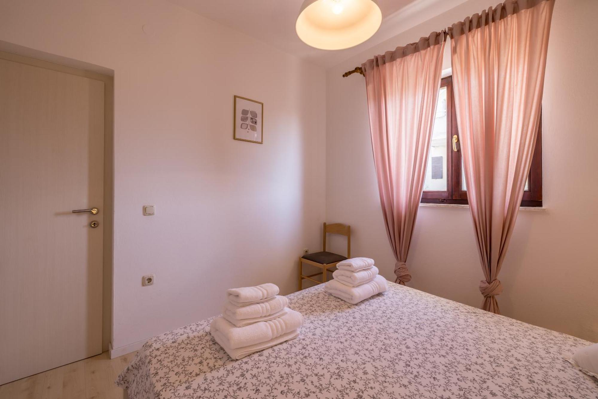Holiday Home Krishto Трогир Екстериор снимка