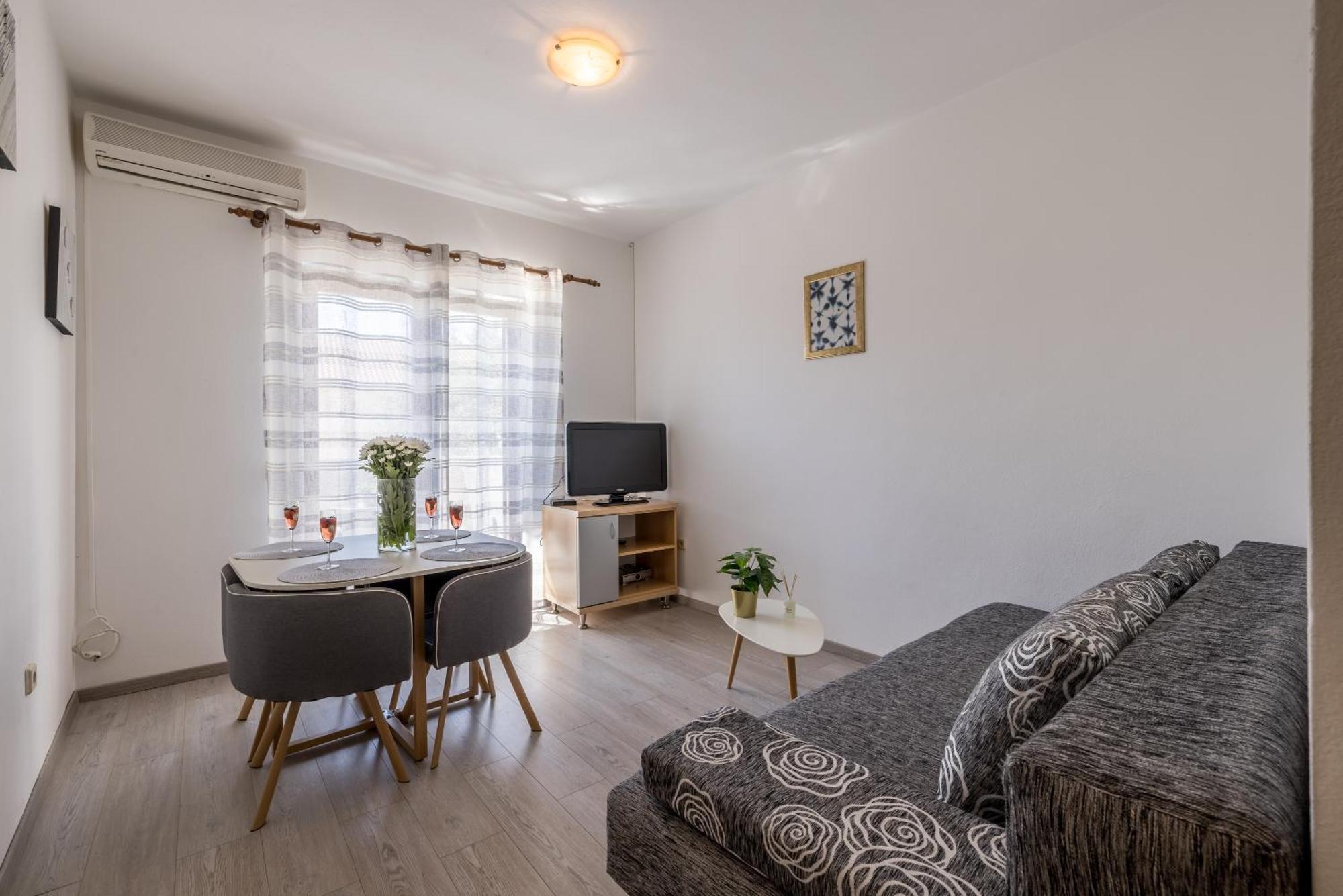 Holiday Home Krishto Трогир Екстериор снимка