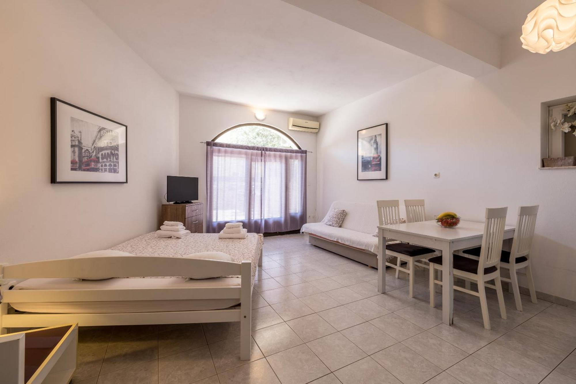 Holiday Home Krishto Трогир Екстериор снимка