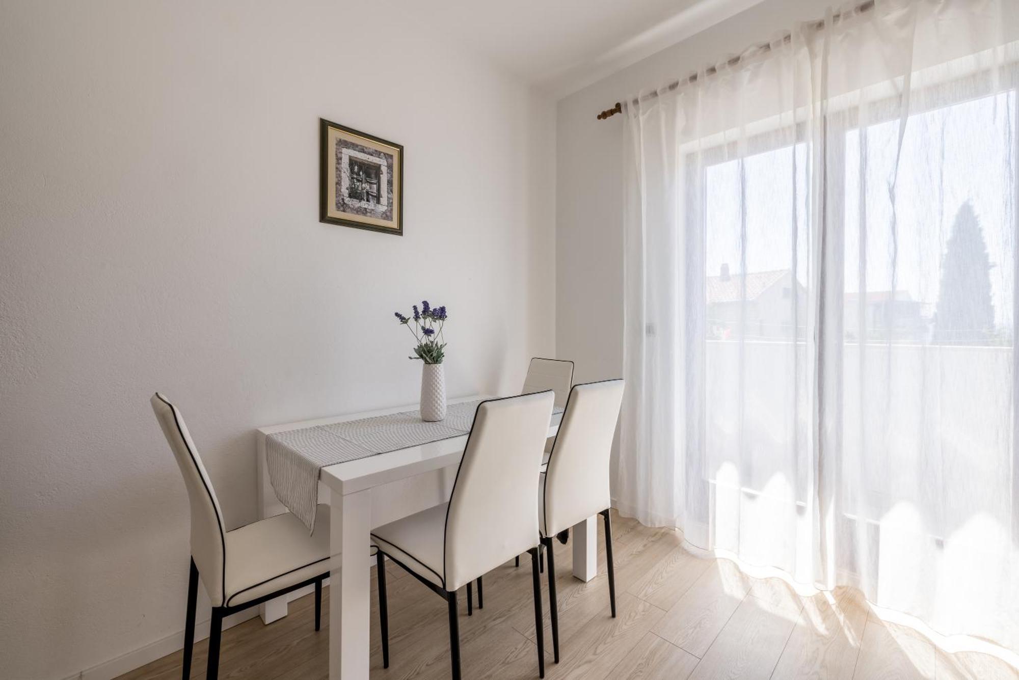 Holiday Home Krishto Трогир Екстериор снимка